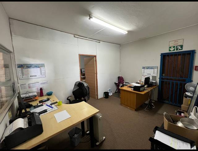 350M² WAREHOUSE TO LET IN LASER PARK